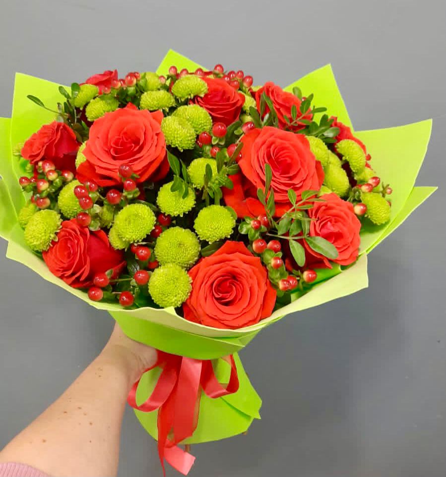 Букет цветов из: Хризантемы и Розы в Гулькевичах