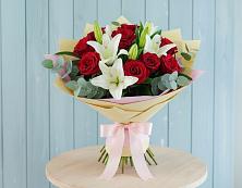Букет цветов из:  Лилии и Розы в Гулькевичах