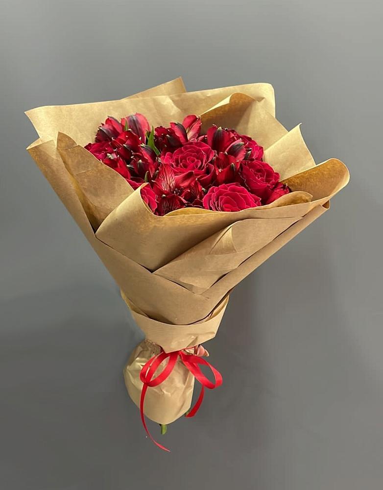 Букет цветов из: Альстромерии и Розы в Гулькевичах