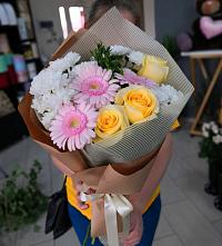Букет цветов из:  Герберы, Розы и Хризантемы в Гулькевичах