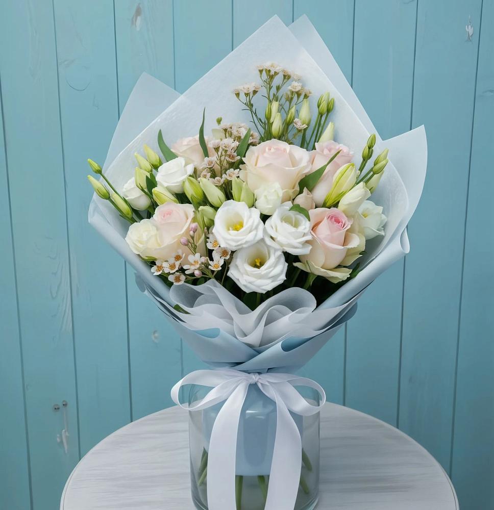 Букет цветов из: Розы и Лизиантусы в Гулькевичах