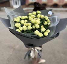 Букет Белые кустовые розы Солинеро в Гулькевичах