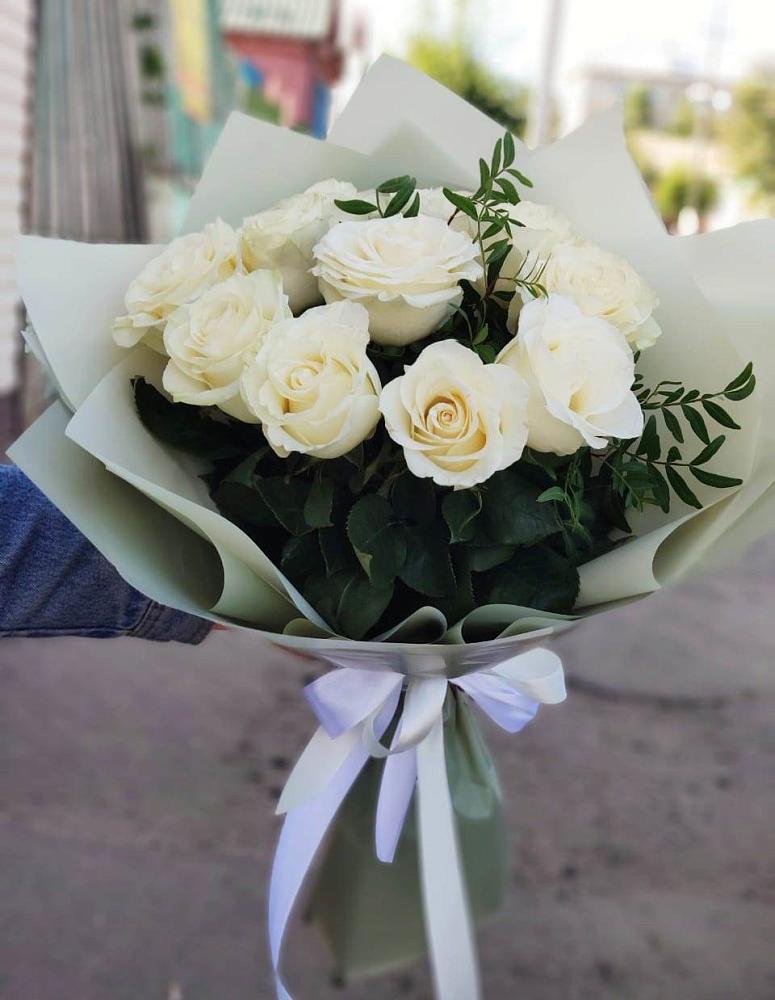 Букет Белые розы Проуд в Гулькевичах