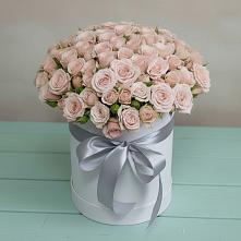 Цветочная композиция из Розы в шляпной коробке в Гулькевичах