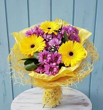 Букет цветов из:  Хризантемы и Герберы в Гулькевичах