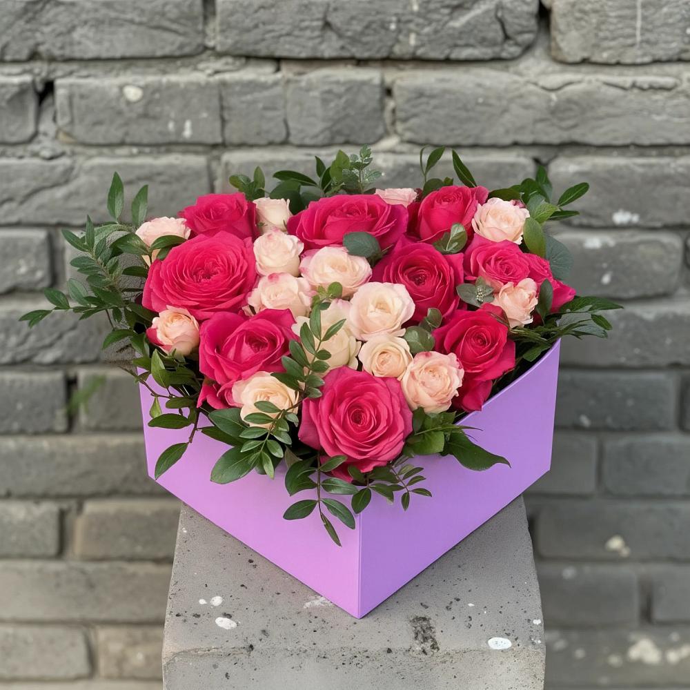Цветочная композиция из Розы в коробке в Гулькевичах