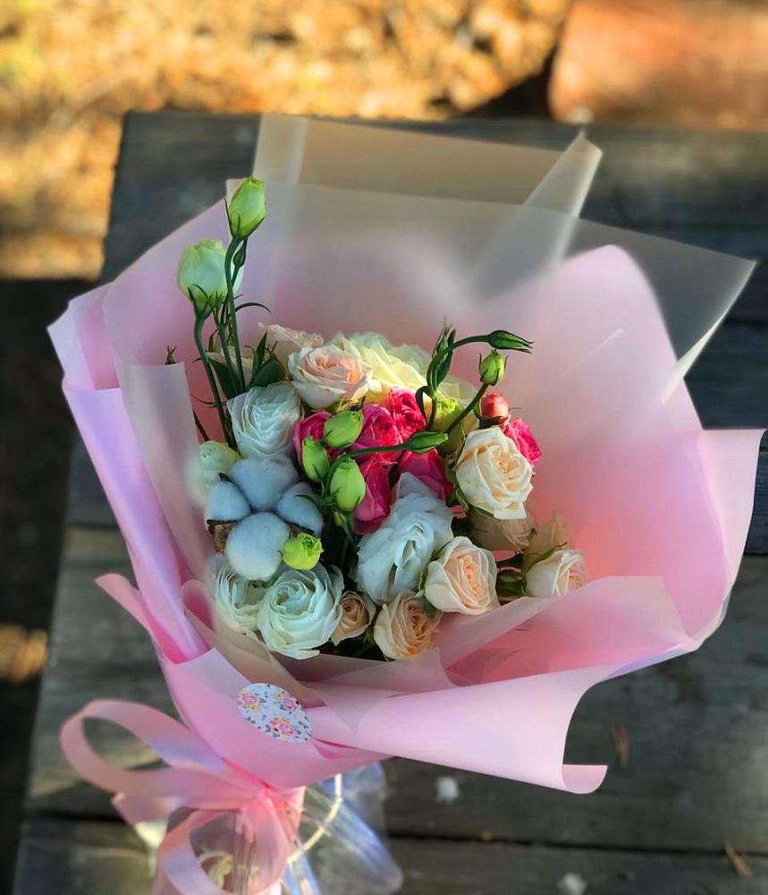 Букет цветов из: Розы и Лизиантусы в Гулькевичах