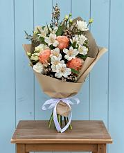 Букет цветов из:  Альстромерии, Лизиантусы, Розы и Хризантемы в Гулькевичах