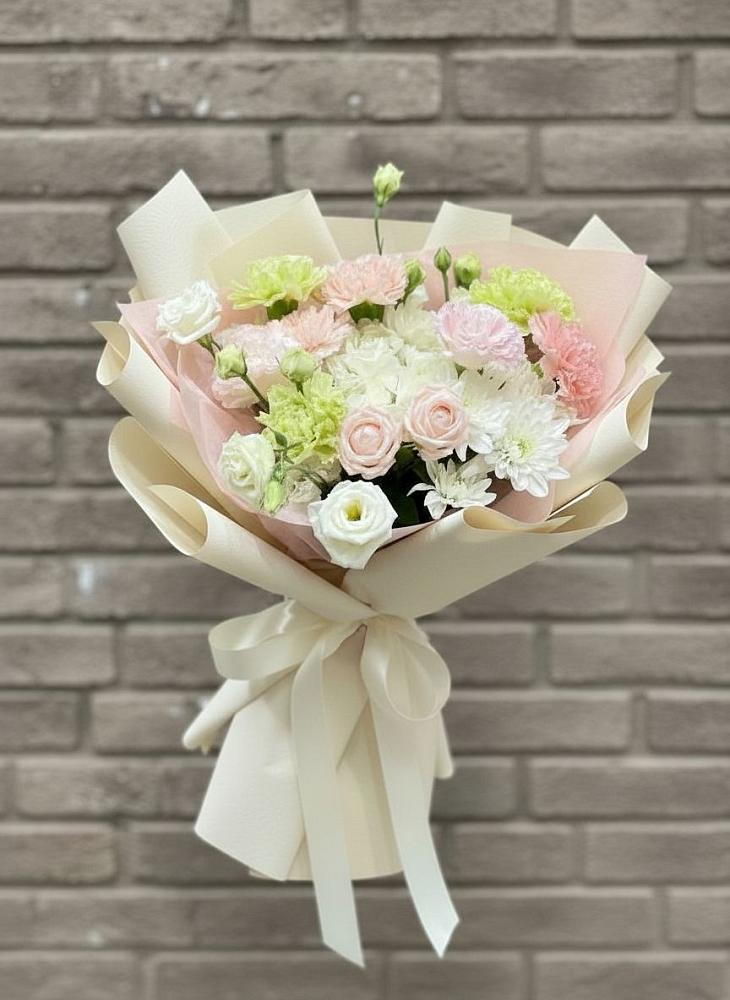 Букет цветов из: Гвоздики, Розы, Лизиантусы и Хризантемы в Гулькевичах