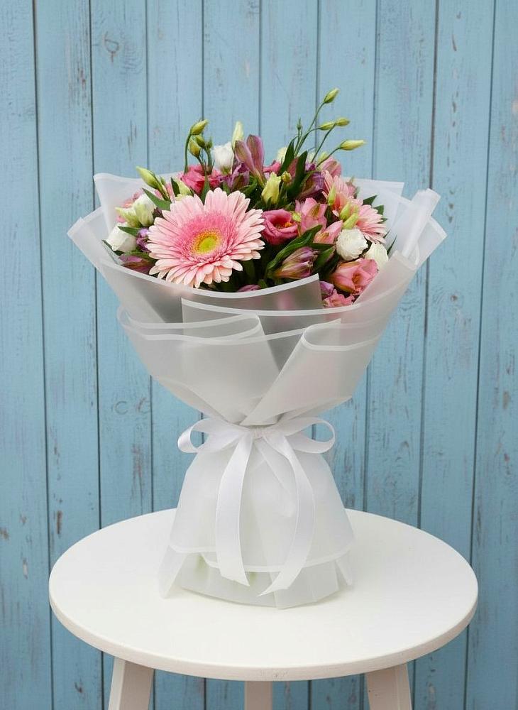 Букет цветов из: Герберы, Альстромерии и Лизиантусы в Гулькевичах