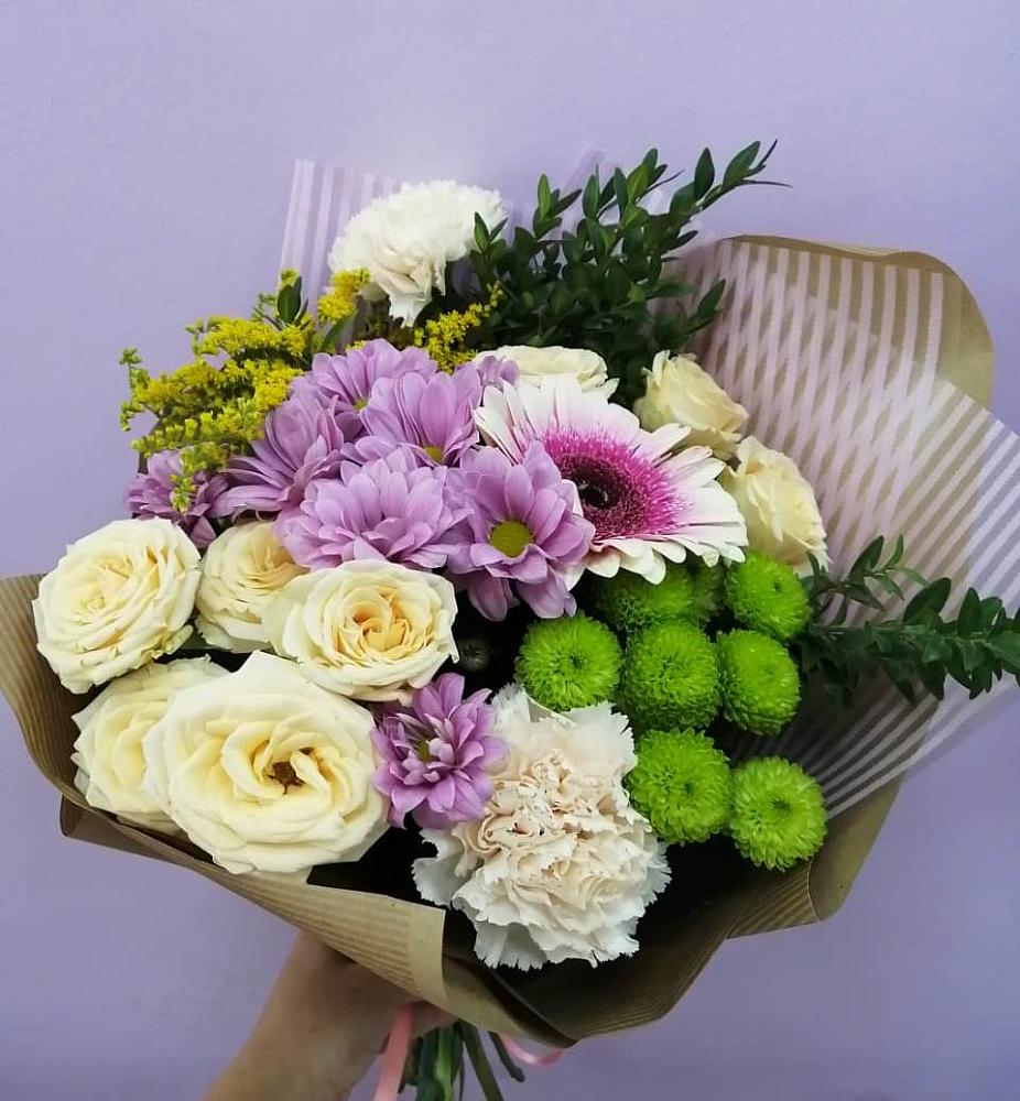 Букет цветов из: Хризантемы, Розы, Гвоздики и Герберы в Гулькевичах