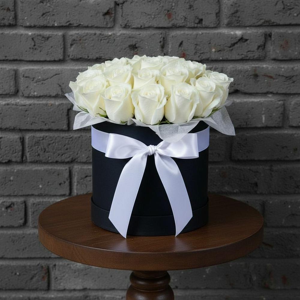 Цветочная композиция из Розы в шляпной коробке в Гулькевичах