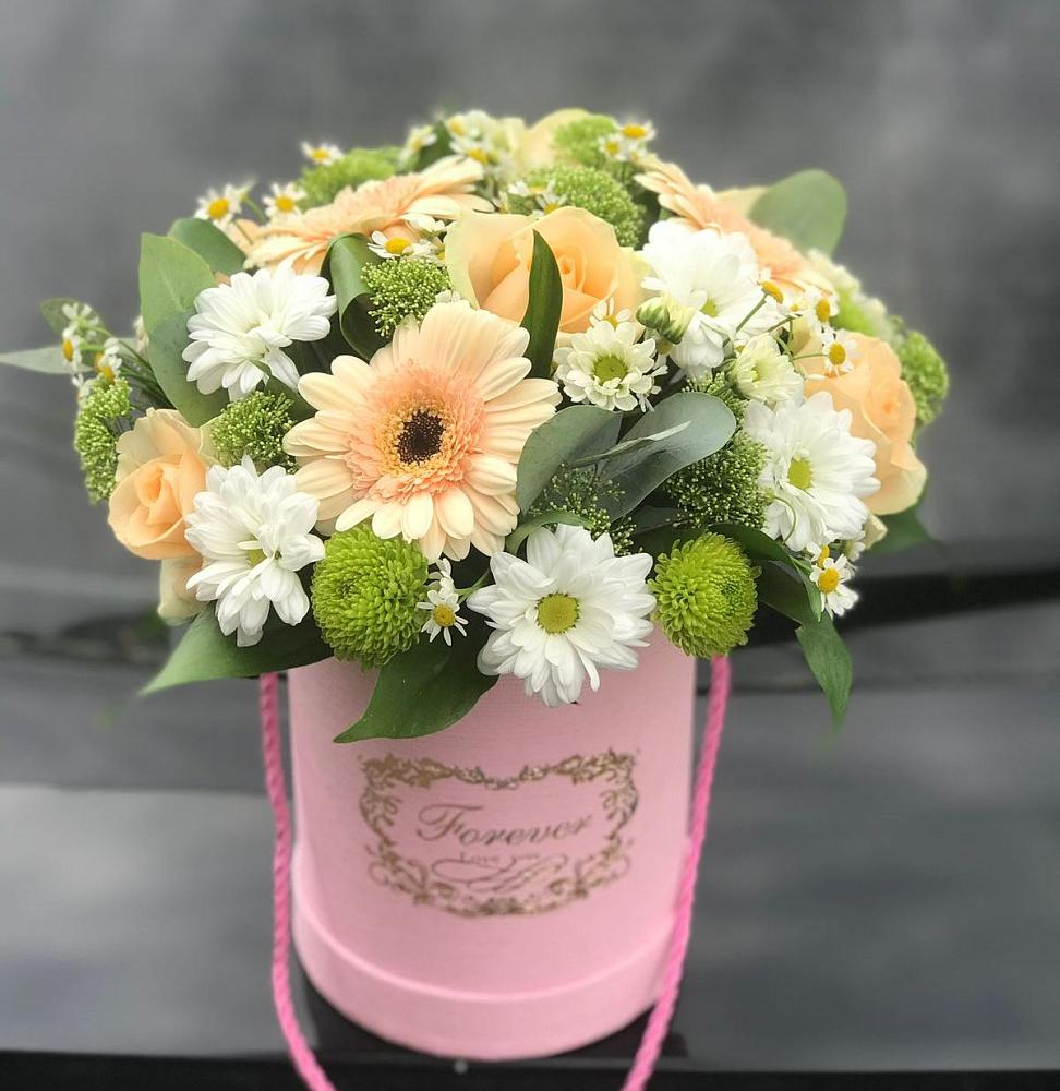 Цветочная композиция из Розы, Герберы и Хризантемы в шляпной коробке в Гулькевичах