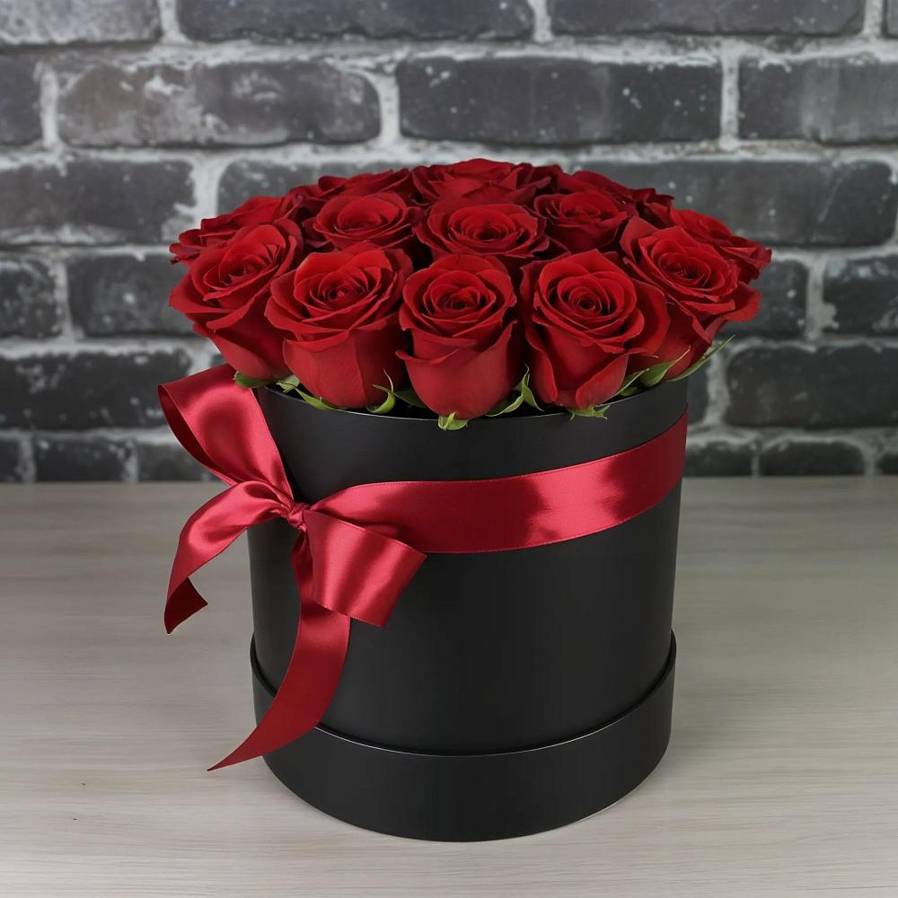 Цветочная композиция из Розы в шляпной коробке в Гулькевичах