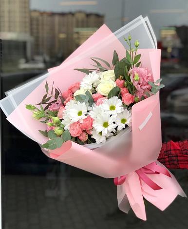 Букет цветов из: Розы, Лизиантусы и Хризантемы в Гулькевичах