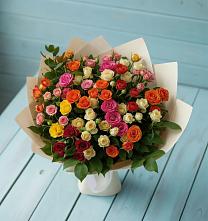 Букет Микс из разноцветных кустовых роз в Гулькевичах