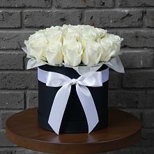 Цветочная композиция из Розы в шляпной коробке в Гулькевичах