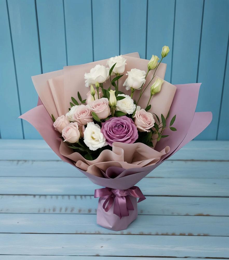 Букет цветов из: Розы и Лизиантусы в Гулькевичах